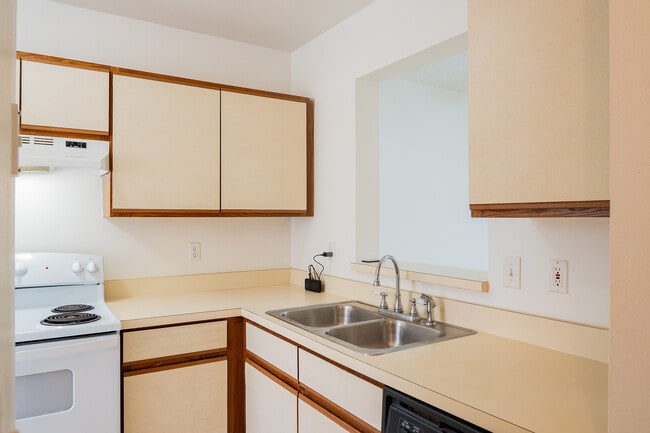 Building Photo - 156 Ivy Ln