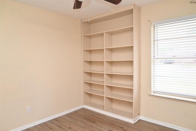 Building Photo - 4 bed 2 bath near SAFB.