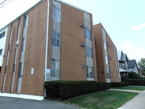 Building Photo - 87 Meadow St