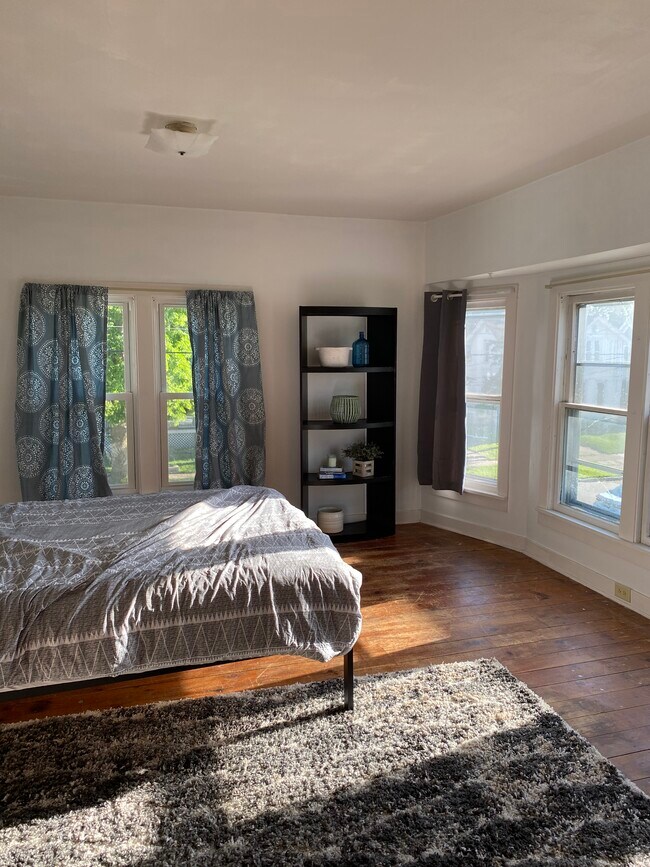 Bedroom (Photo 2) - 439 W 14th Ave