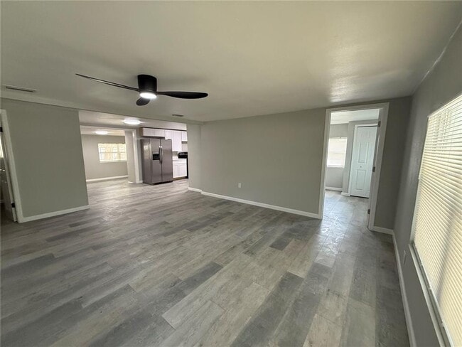 Building Photo - 421 E Warren Ave