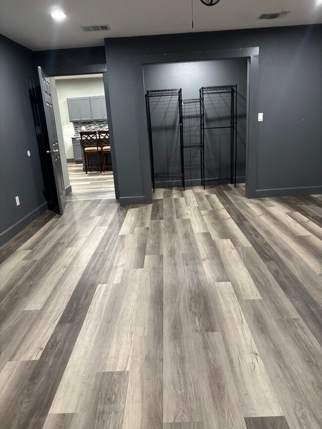 Building Photo - 2675 Golf Dr