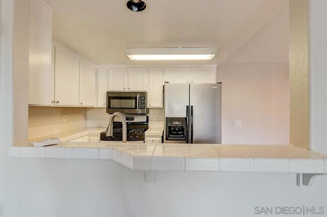 Building Photo - 330 Isthmus Way