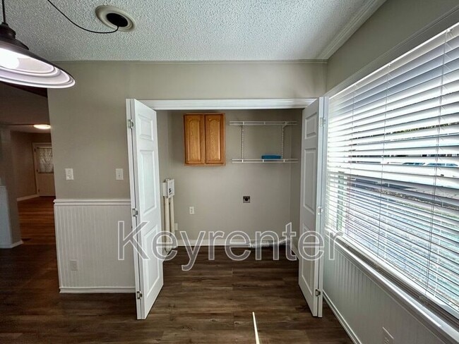 Building Photo - 4315 Woodlawn Pike