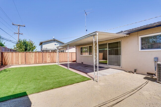 Building Photo - 800 W Hacienda Ave