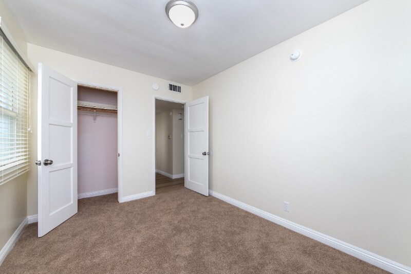 Building Photo - 2147 W 104th St