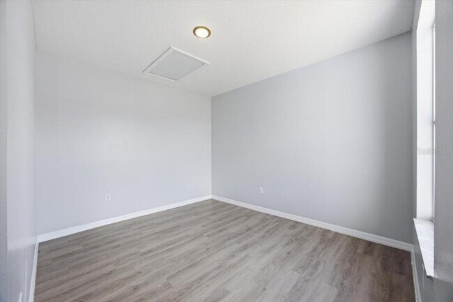 Building Photo - 102 Mango Dr