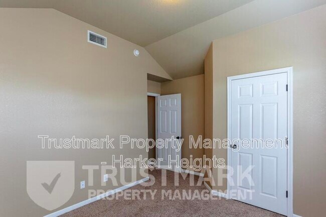 Building Photo - 200 W Little Dipper Dr