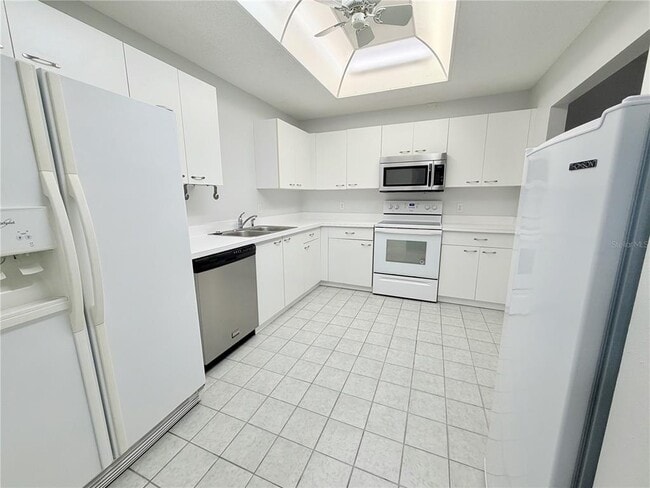 Building Photo - 20 Emerald Bay Dr