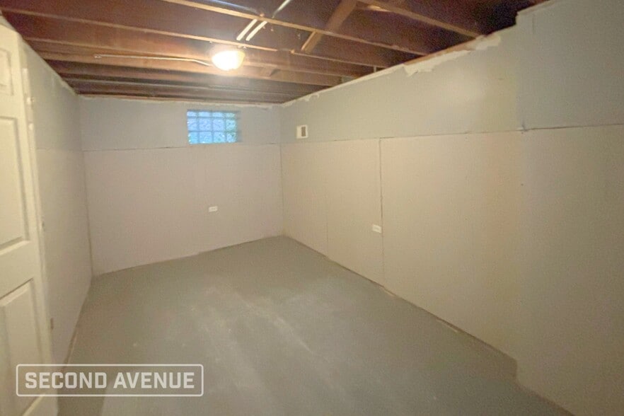 Building Photo - 10159 S Rhodes Ave
