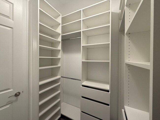 Building Photo - Annual Unfurnished Rental – 3 Bedroom Home in gated community South Naples