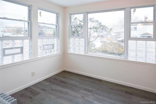 Building Photo - 24-10 Gillmore St