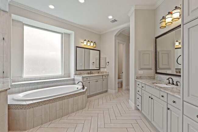 Building Photo - 5730 Balcones Ridge Ln