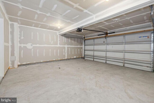 Building Photo - 9643 Tall Oaks Rd