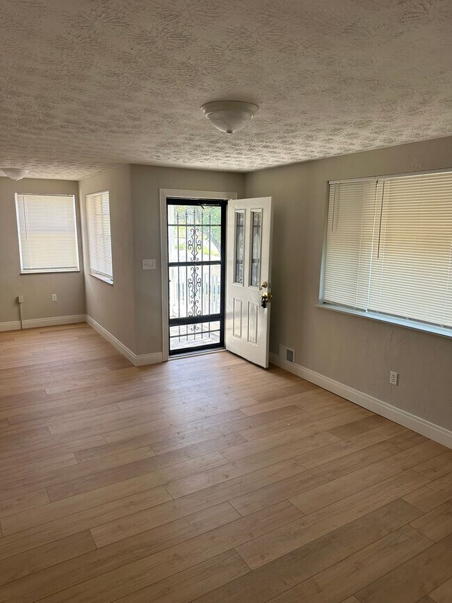 Building Photo - Move In Ready 2 Bedroom with Attached Gara...