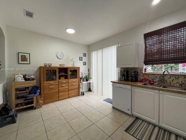 Building Photo - 5440 NW 107th Ave