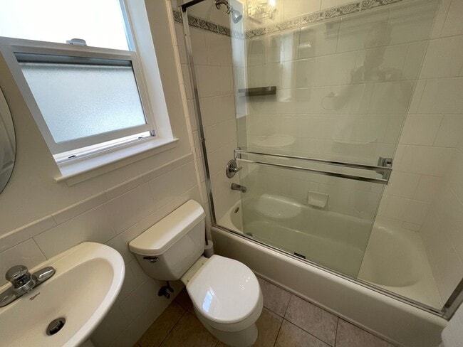 Building Photo - Outer Sunset 2BR Condo Across from Golden Gate Park | Bright Living, In Unit Laundry, & Parking S...