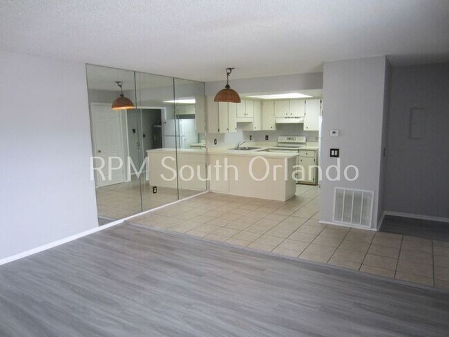 Building Photo - Great location! 2nd floor condo in Winter Garden