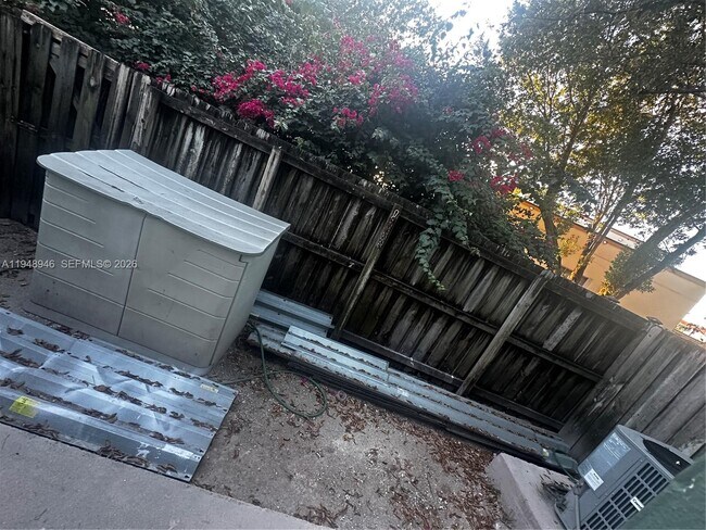 Building Photo - 2440 SE 14th Ave