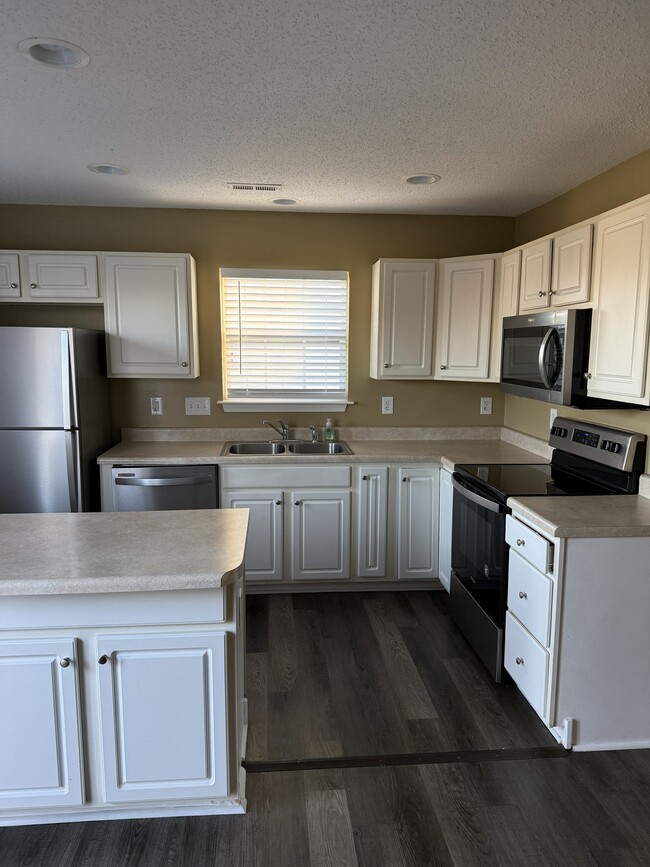 Building Photo - 1914 Ray Alexander Dr