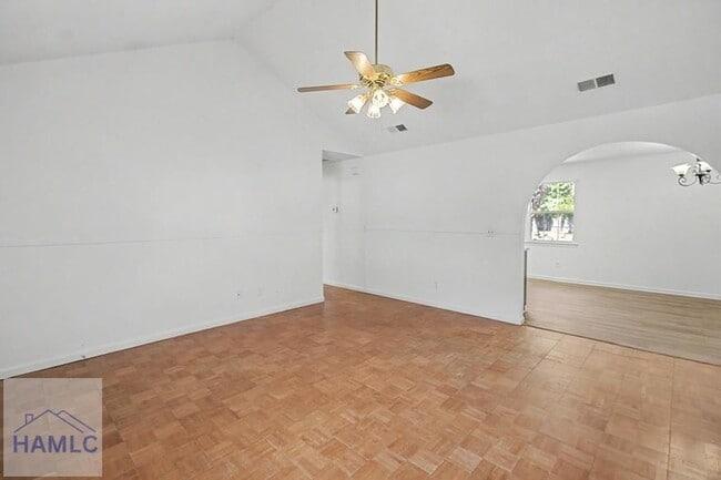 Building Photo - 342 Sheila Dr