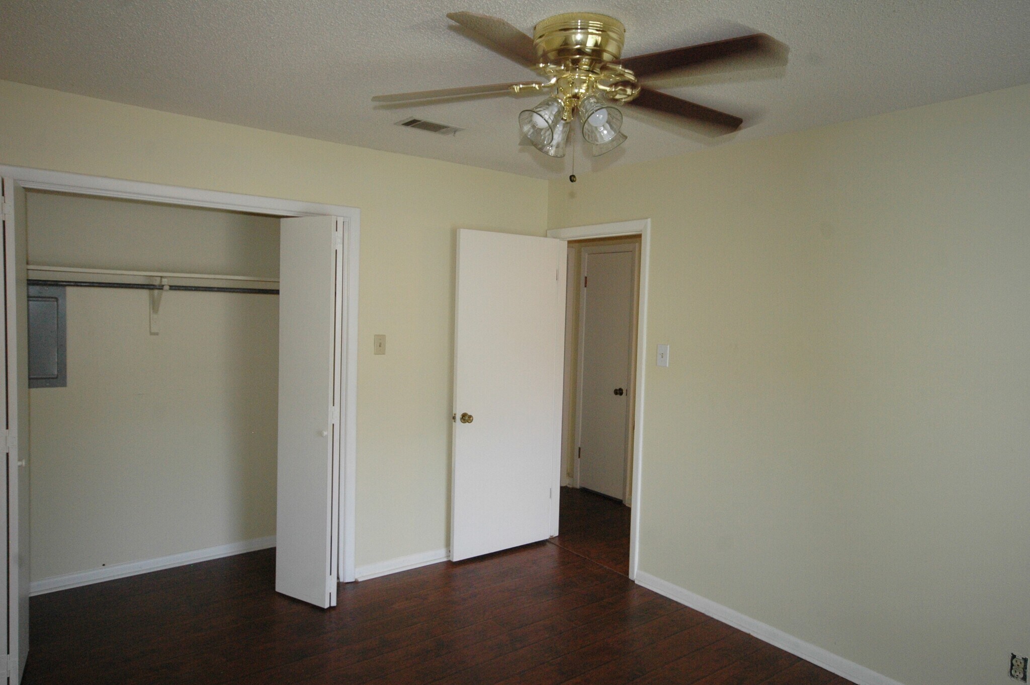 2nd bedroom with plenty of space - 101 Pine Forest Dr