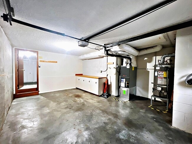 Building Photo - 3385 SE 10th Ave