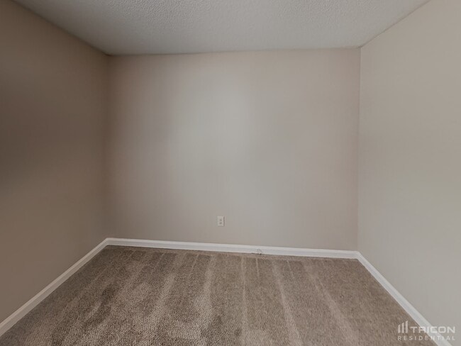 Building Photo - 65 Brentwood Dr