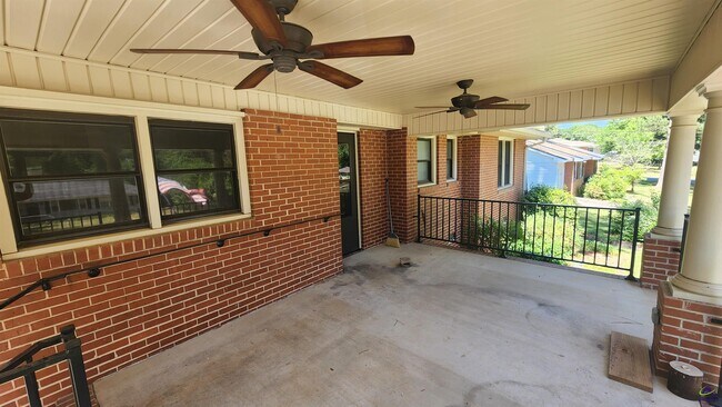 Building Photo - 203 Springdale Dr