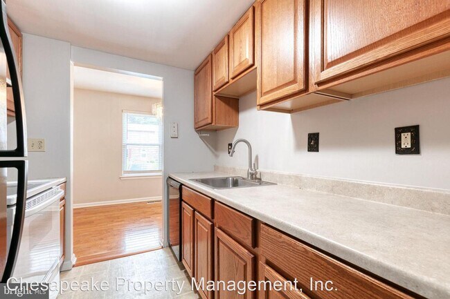 Building Photo - 3 br, 2.5 bath House - 1821 Blue Jay Court