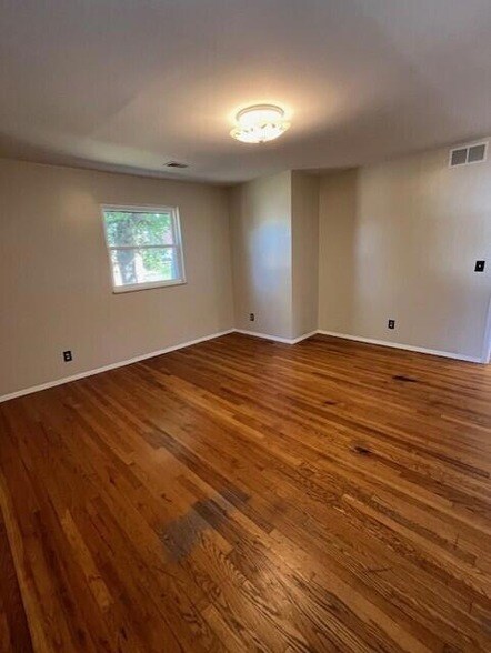 Building Photo - 106 Park Pl