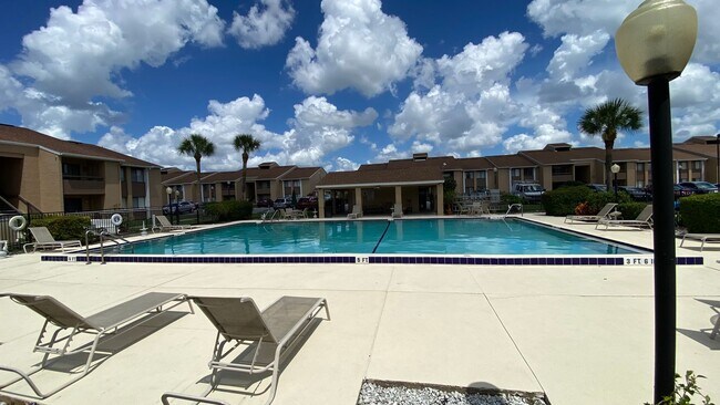 Building Photo - Two Bedroom, Two Bath in Orlando - Priced to Rent!
