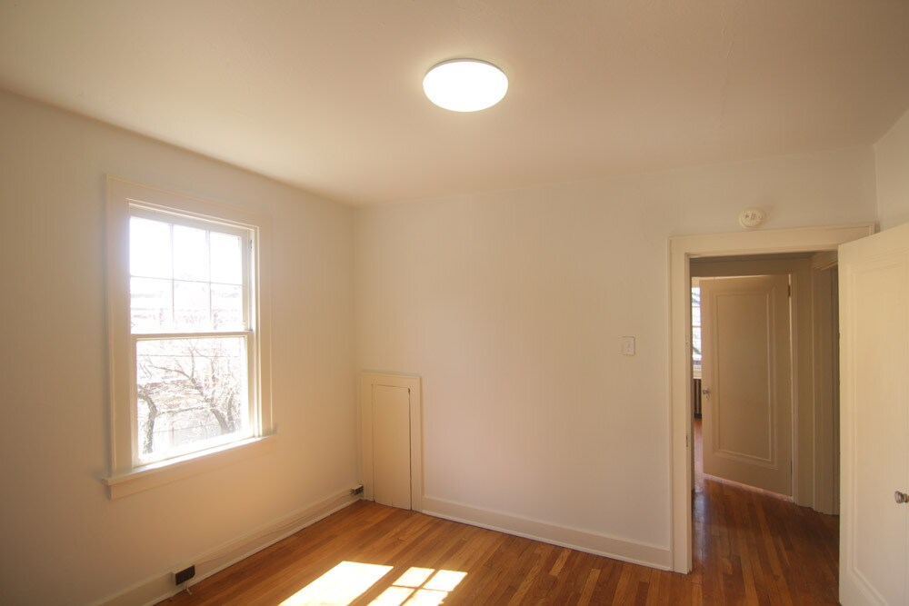 Building Photo - 8001 Saint Lawrence Ave