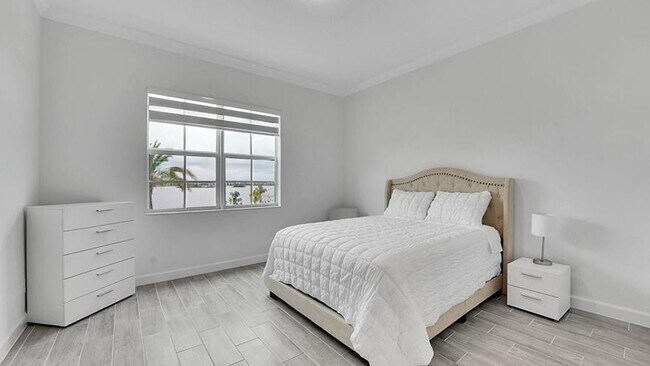 Building Photo - 601 Hookline Cir