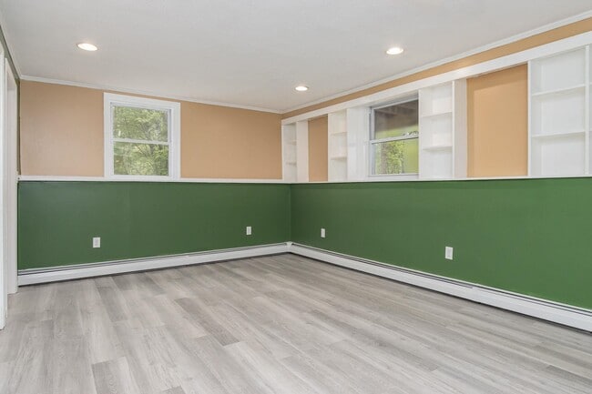Building Photo - 240 Leda Ave