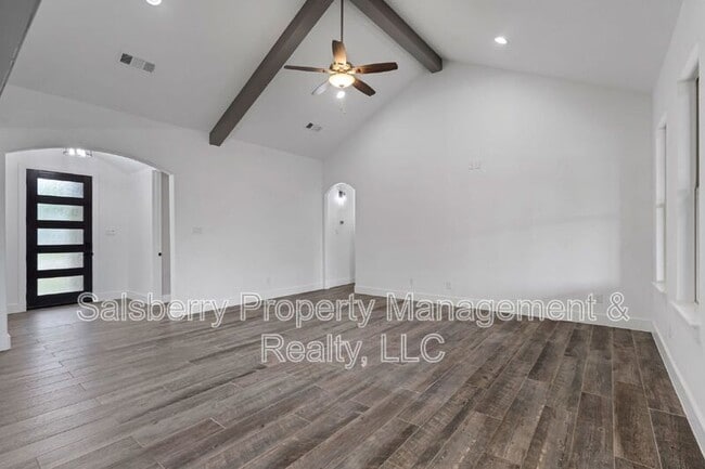 Building Photo - 121 Cedar Ln