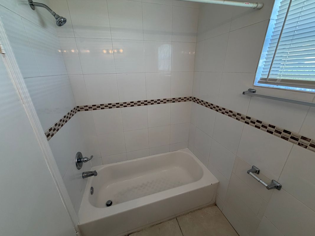 Building Photo - 2571 NW 13th Ct