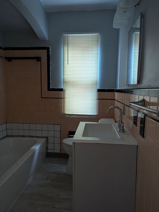 Building Photo - 10440 Nottingham Rd