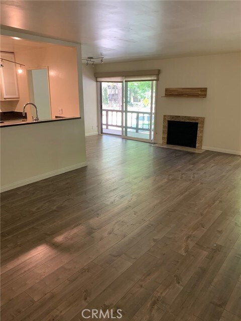 Building Photo - 1127 E Del Mar Blvd