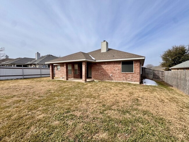 Building Photo - 3 Bedrooms, 2 Bath, 2 Car Garage, with private office conveniently located to multiple Fort Hood ...