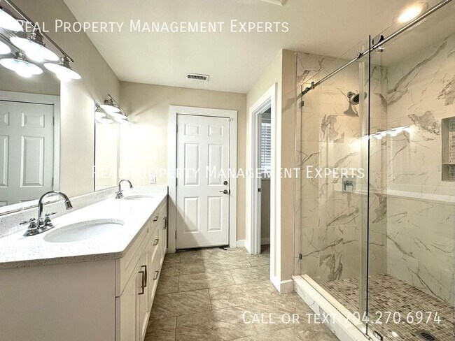 Building Photo - 1434 Orvis St