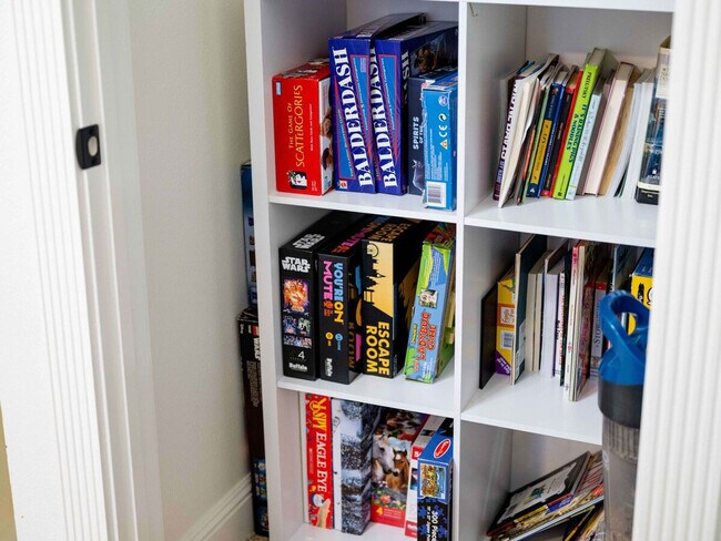 Building Photo - 1802 NW Mustang Ave