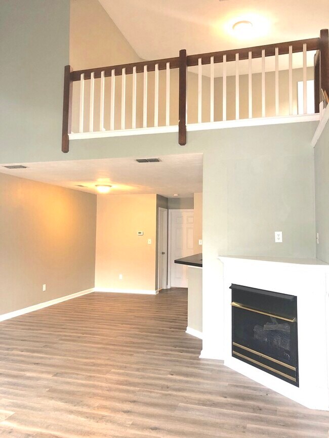 Primary Photo - TOWN HOME W/ LOFT AND OPEN FLOOR PLAN FOR ...