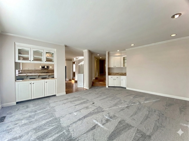 Building Photo - Spacious 5-bedroom Home Located in Niles Neighborhood of Fremont!