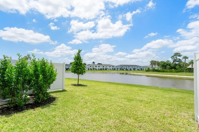 Building Photo - Lakeshore at the Fountains