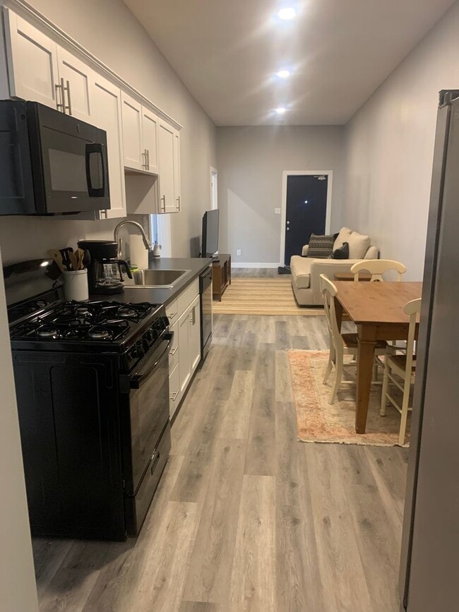 Building Photo - 1527 Poplar St