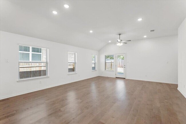 Building Photo - 1429 Cole Ests Dr