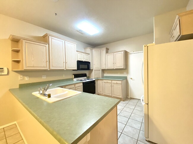 Building Photo - Enchanted Hills - 4BR/2Bath