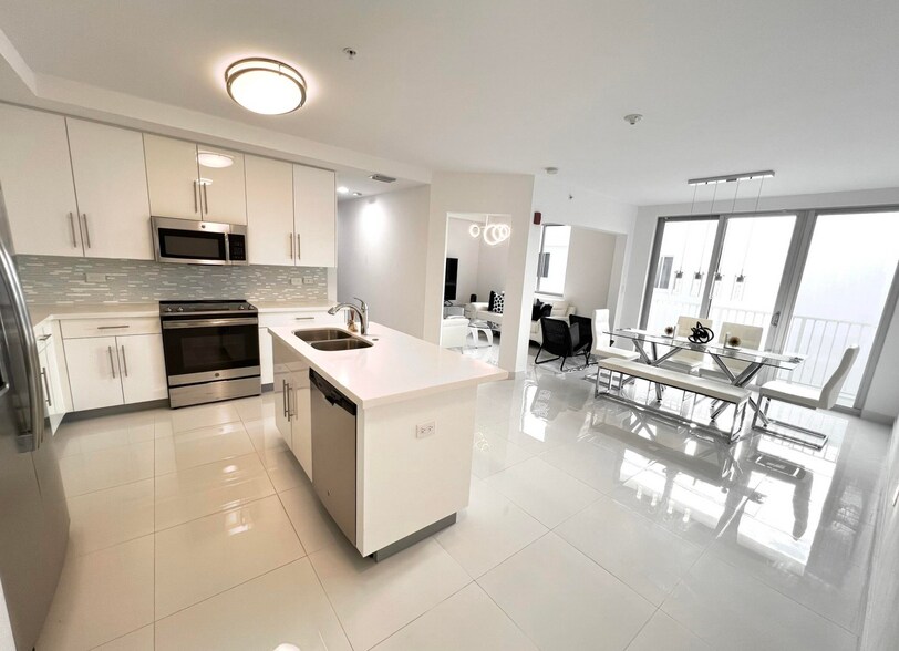 Building Photo - 2651 NE 212th Ter