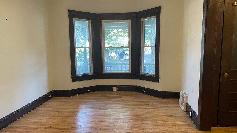 Building Photo - 1812 W 45th St